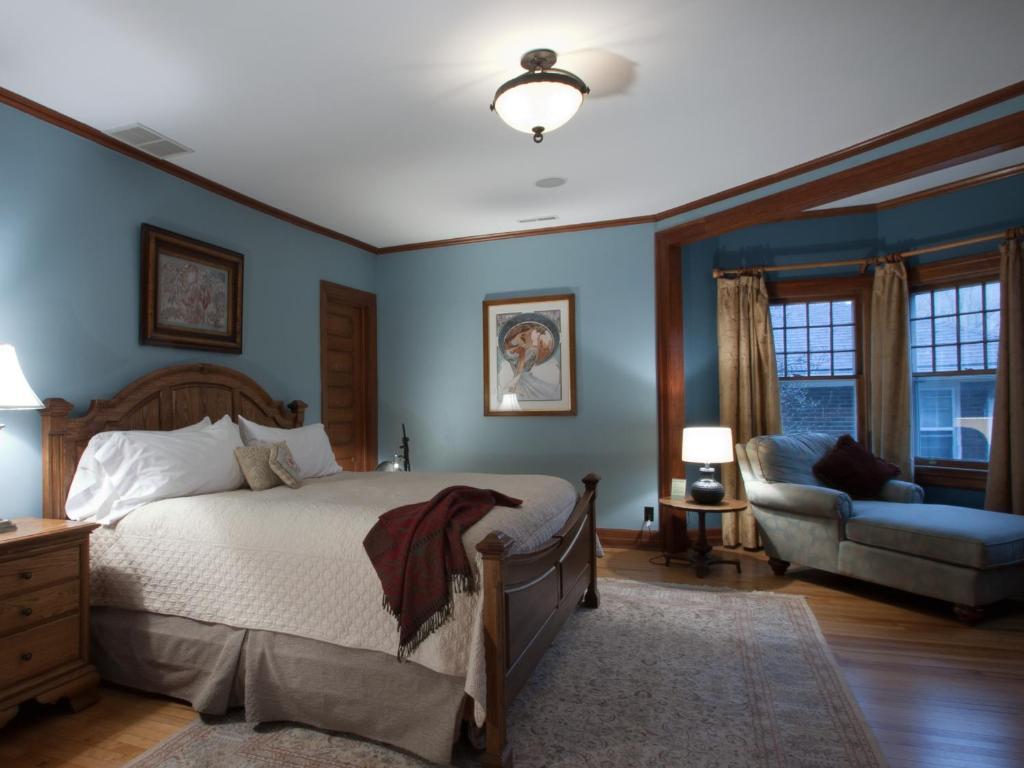 Showers Inn - 