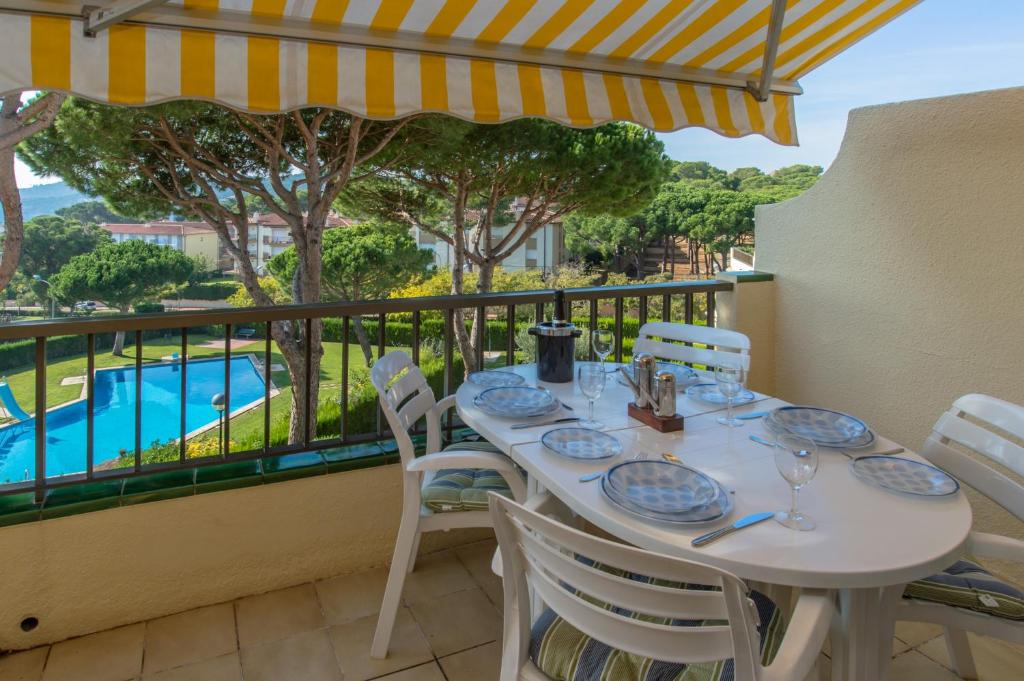 Bazén v ubytování AQ-4 CALELLA DE PALAFRUGELL 4 PAX nebo v jeho okolí