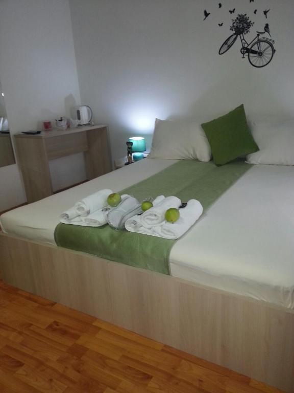 Postel nebo postele na pokoji v ubytování The Bulevard Hotel