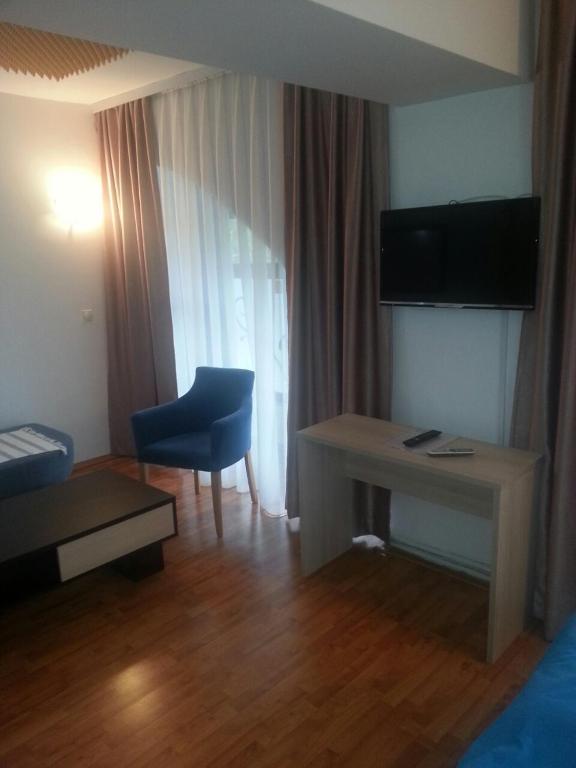 TV a/nebo společenská místnost v ubytování The Bulevard Hotel