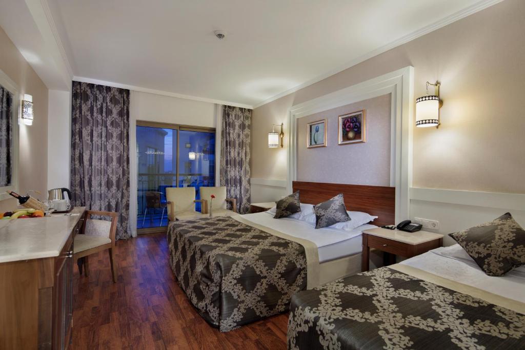 Postel nebo postele na pokoji v ubytování Alba Queen Hotel - Ultra All Inclusive