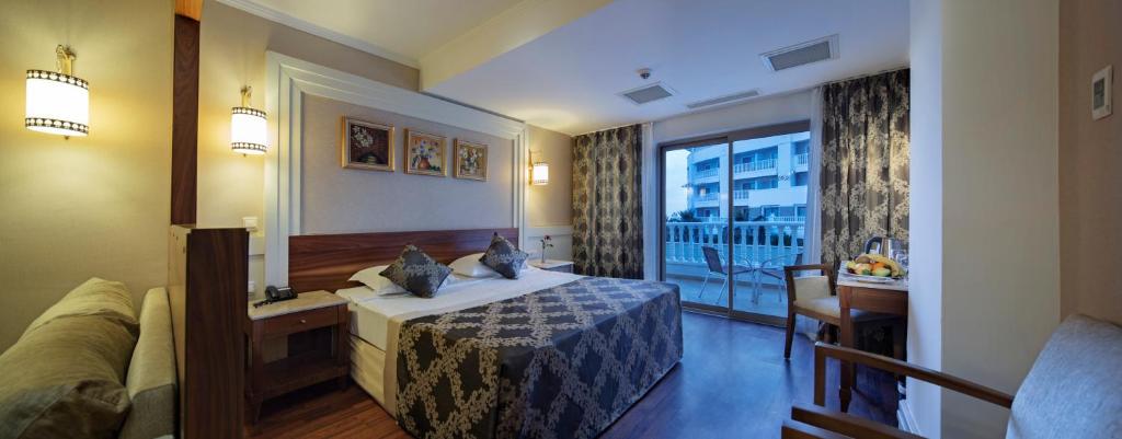 Postel nebo postele na pokoji v ubytování Alba Queen Hotel - Ultra All Inclusive