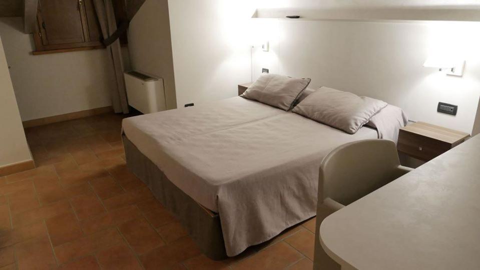 Postel nebo postele na pokoji v ubytování Hotel La Valle