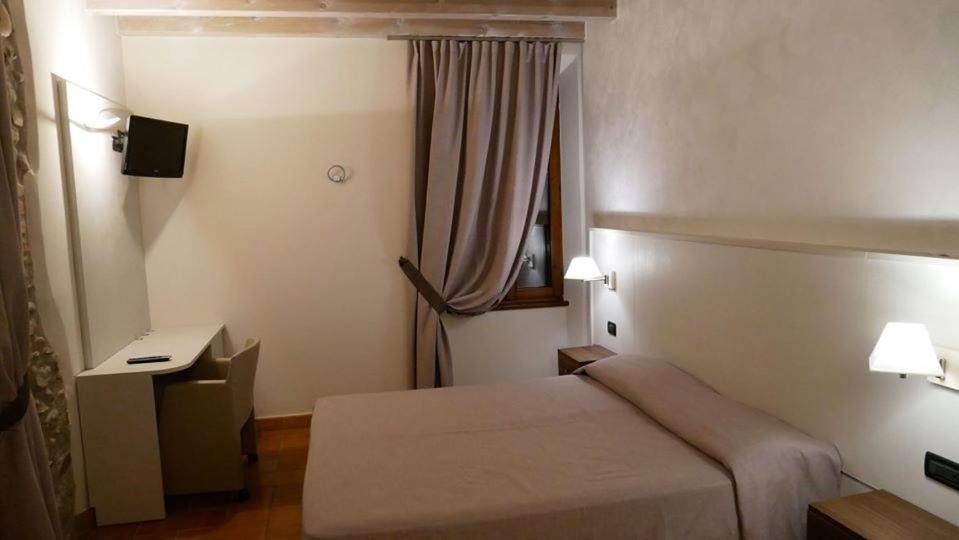 Postel nebo postele na pokoji v ubytování Hotel La Valle