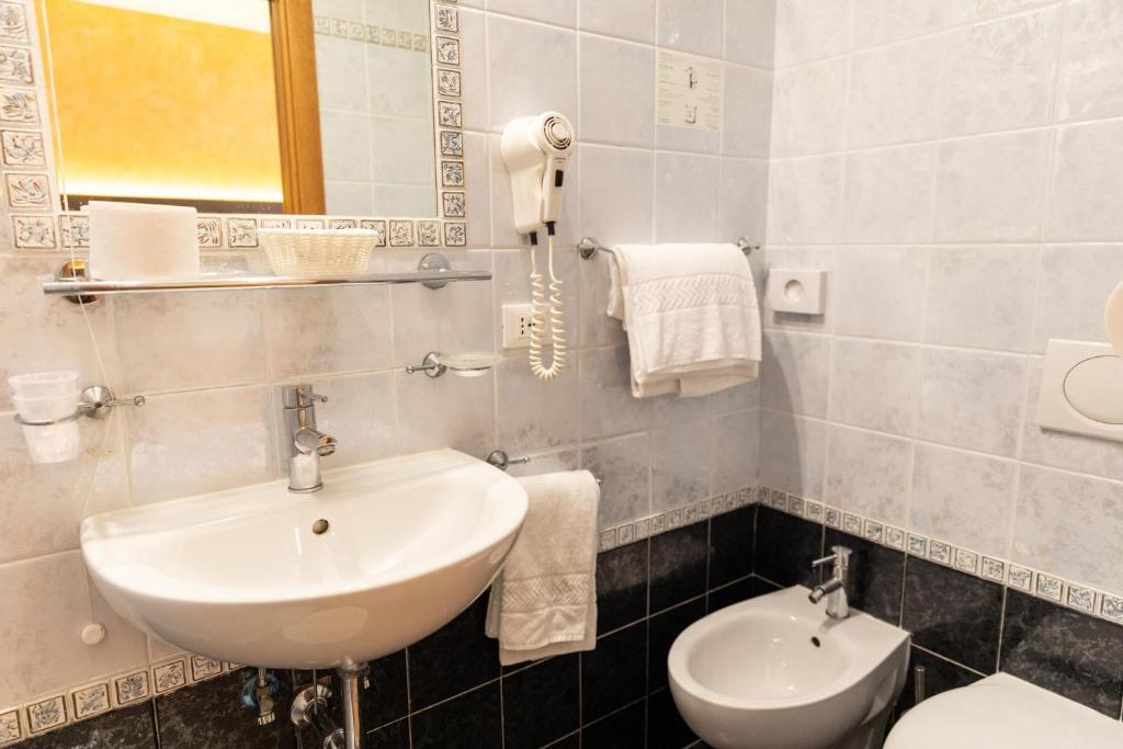 Koupelna v ubytování Hotel Verdi