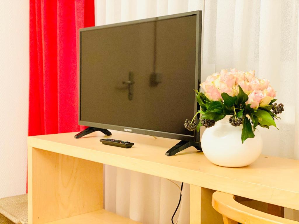 TV a/nebo společenská místnost v ubytování Hotel Arena Rooms - Berlin Mitte