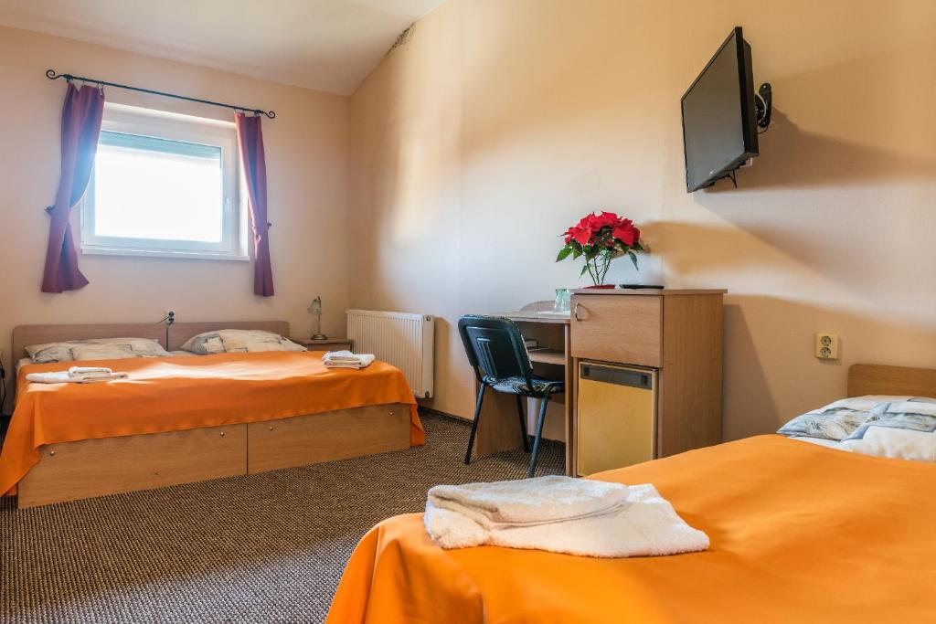 Huszár Panzió és Étterem - Habitación Triple
