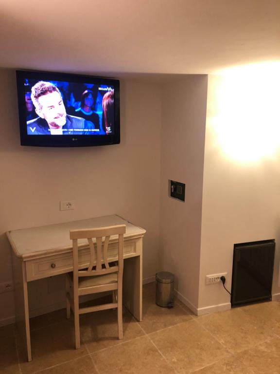 Televízia a/alebo spoločenská miestnosť v ubytovaní B&B La Terrazza