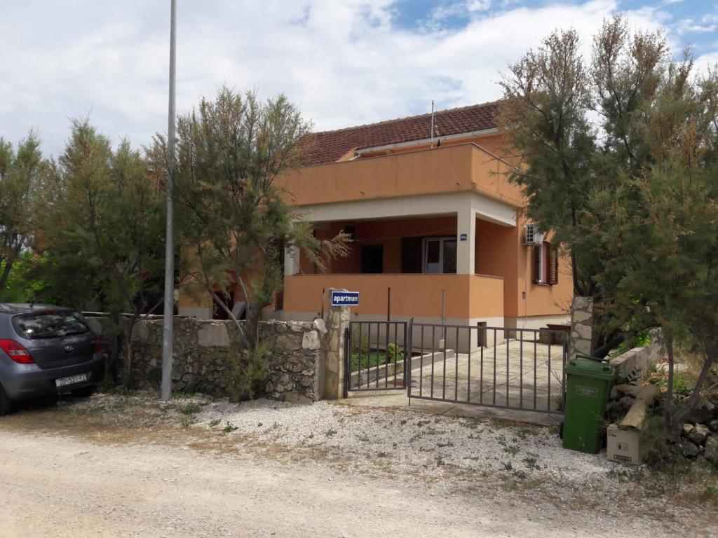 Budova, v ktorej sa apartmán nachádza