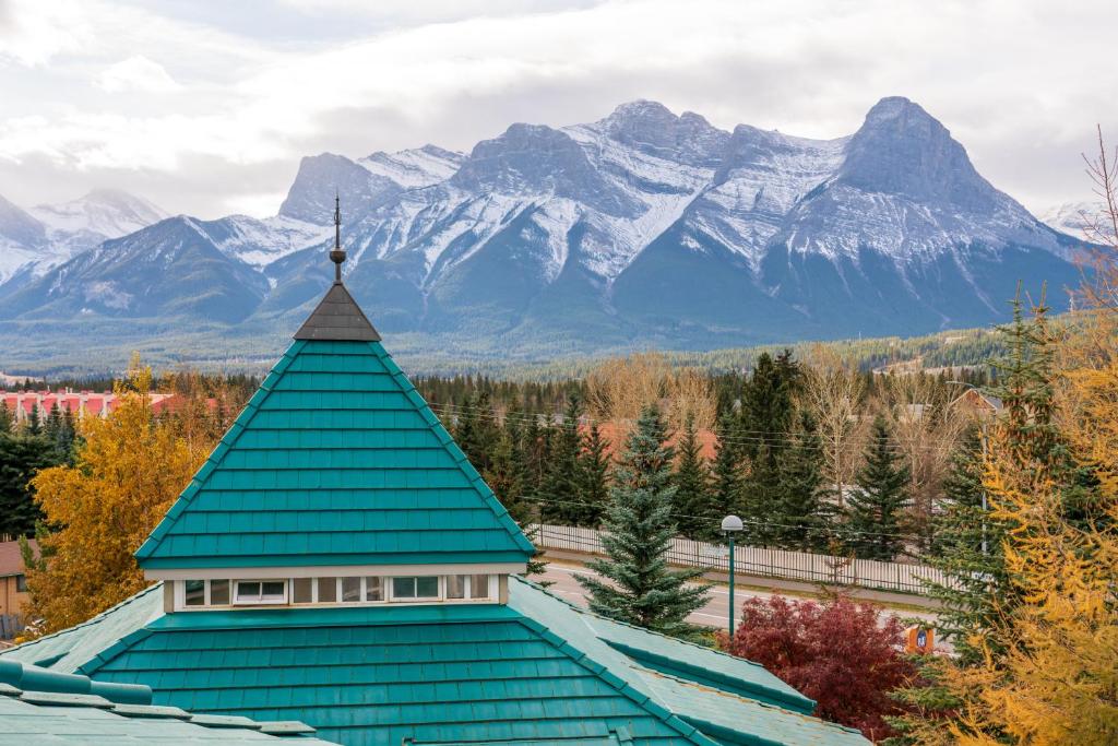 Pocaterra Inn & Waterslide, Canmore – Updated 2023 Prices