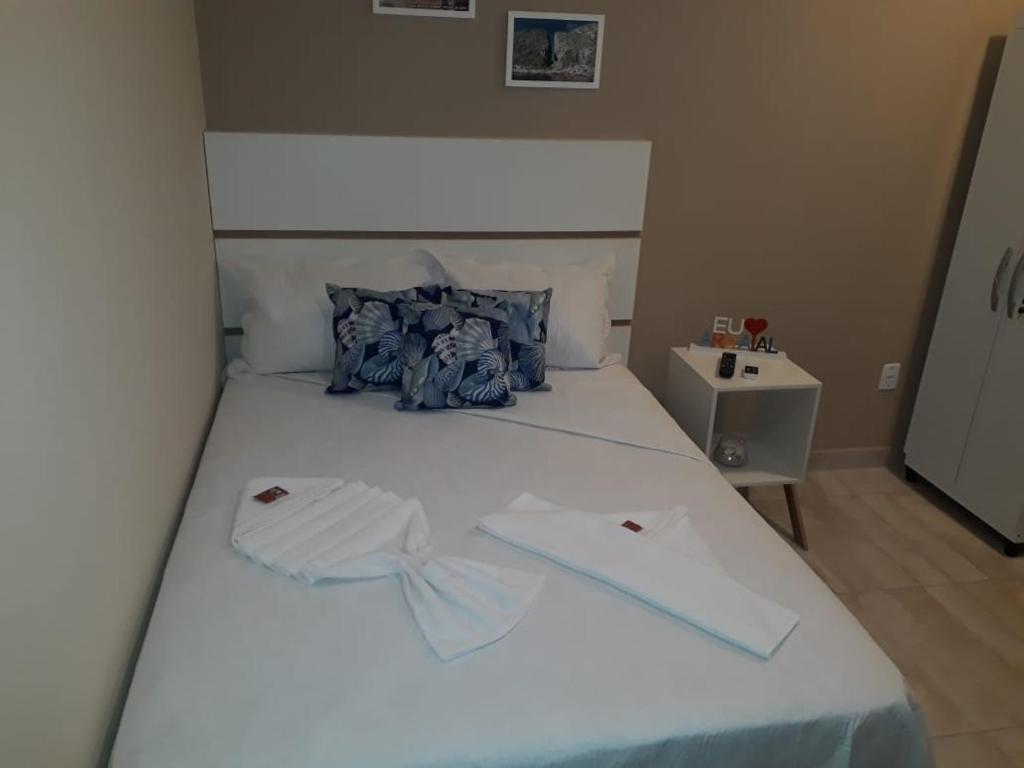 A bed or beds in a room at Pontal Praia Suítes