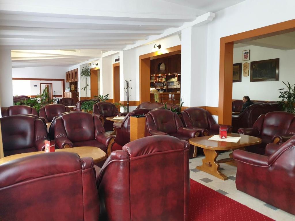 Posezení v ubytování Hotel Mirni Kutak