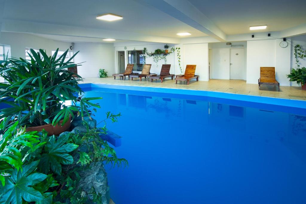 Aikendor Hotel Panorámico tesisinde veya buraya yakın yüzme havuzu