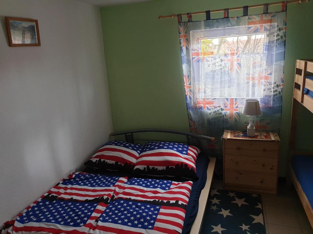 Postel nebo postele na pokoji v ubytování Iowa Room