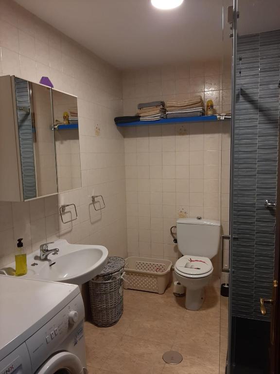 Kúpeľňa v ubytovaní BERGANTIÑOS 41,1º izd