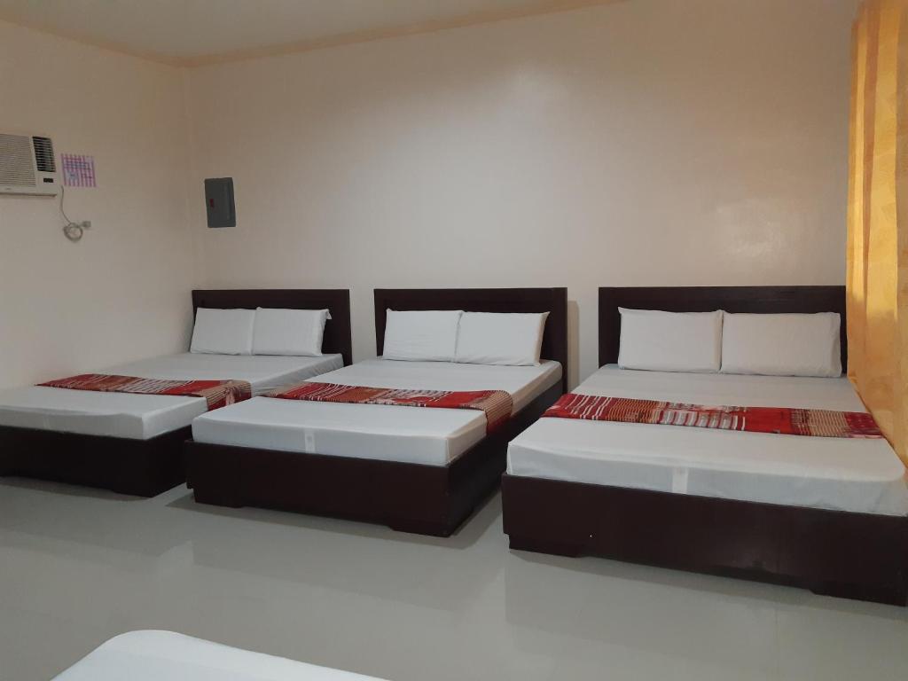 Ένα ή περισσότερα κρεβάτια σε δωμάτιο στο Veance Travellers Inn-Pabuas extension