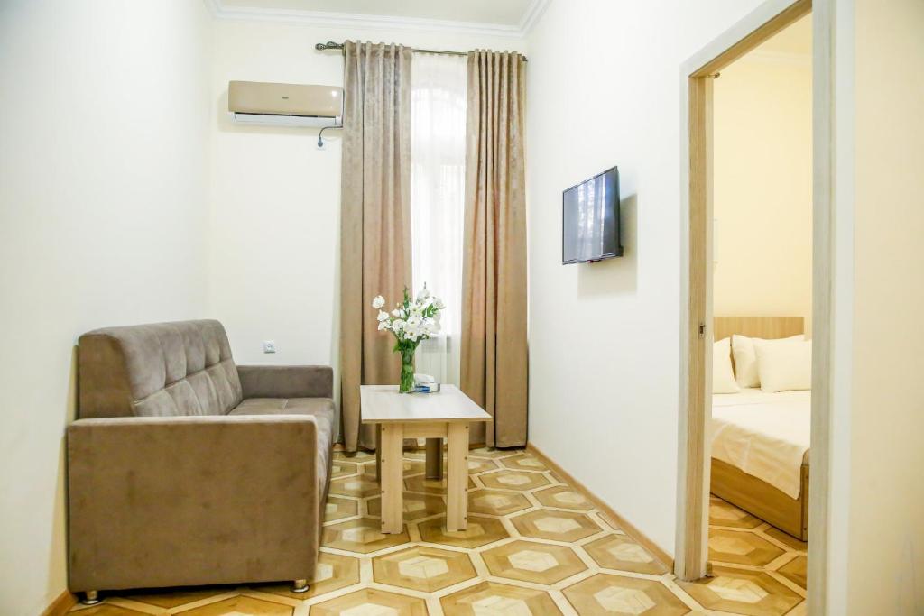 TV a/nebo společenská místnost v ubytování Alba Hotel Yerevan