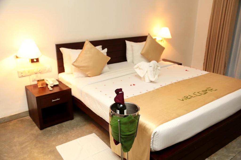 Postel nebo postele na pokoji v ubytování Grand Udawalawe Safari Resort