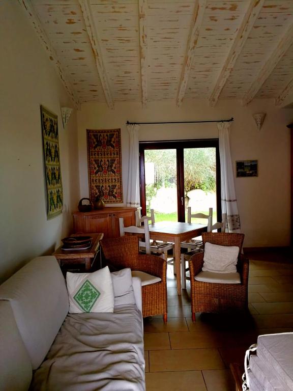Część wypoczynkowa w obiekcie Punta Falcone Resort