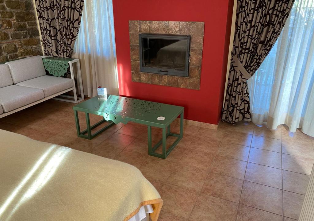 Elaionas Zeliou - King Room With Roll-In Shower - Disability Access