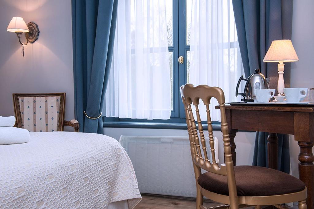 Postel nebo postele na pokoji v ubytování Château De Cocove