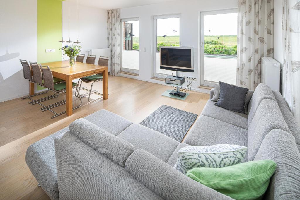 a living room with a couch and a table at Deichperle in Juist