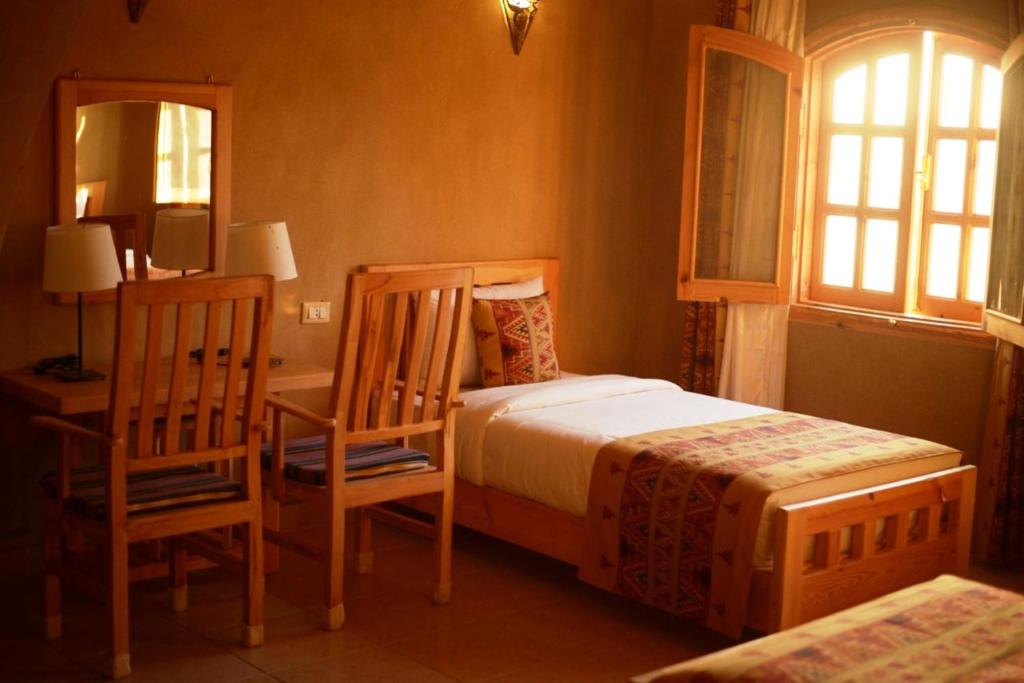 Postel nebo postele na pokoji v ubytování Embrace Hotel