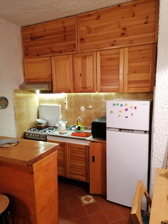 A kitchen or kitchenette at Residence La baita