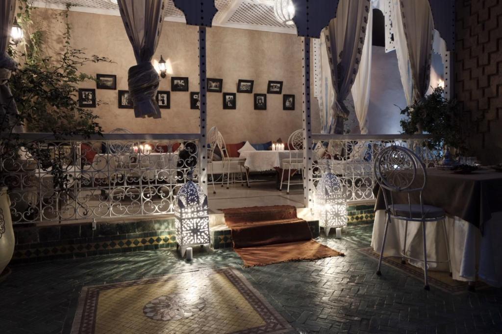 Restaurant ou autre lieu de restauration dans l'établissement Riad Ouarzazate
