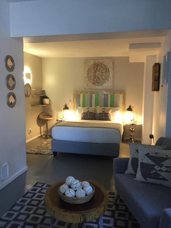 Man And Tree House NO load shedding - отзывы и видео