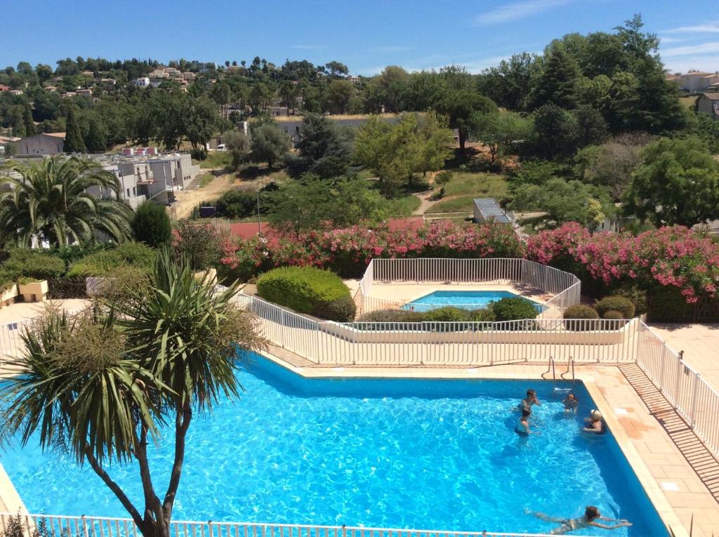 Πισίνα στο ή κοντά στο Au calme dans hameau fleuri joli Studio 3 pers piscine parking wi-fi