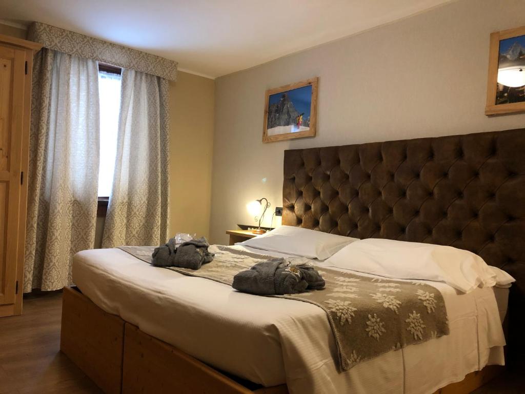 Łóżko lub łóżka w pokoju w obiekcie Hotel Edelweiss 3 Stelle SUPERIOR