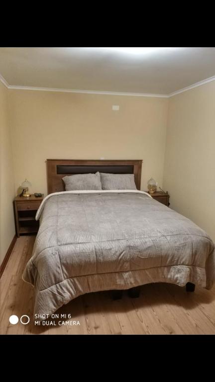 Postel nebo postele na pokoji v ubytování Hospedaje Puerto Varas