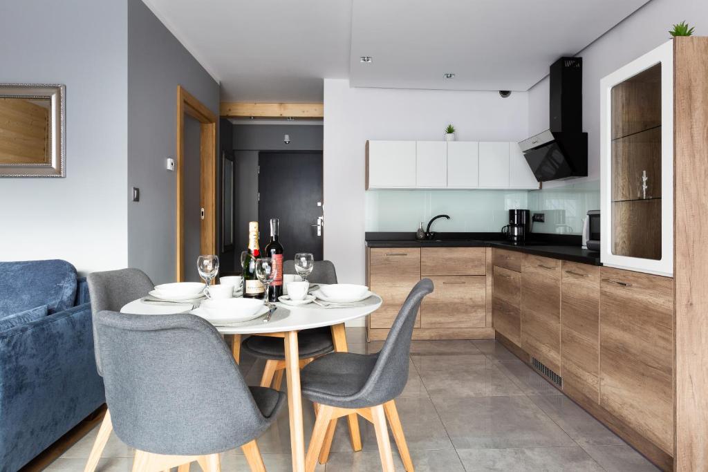 Kuchyňa alebo kuchynka v ubytovaní Apartament z garażem "Widok na Skrzyczne" - Słoneczna Góra