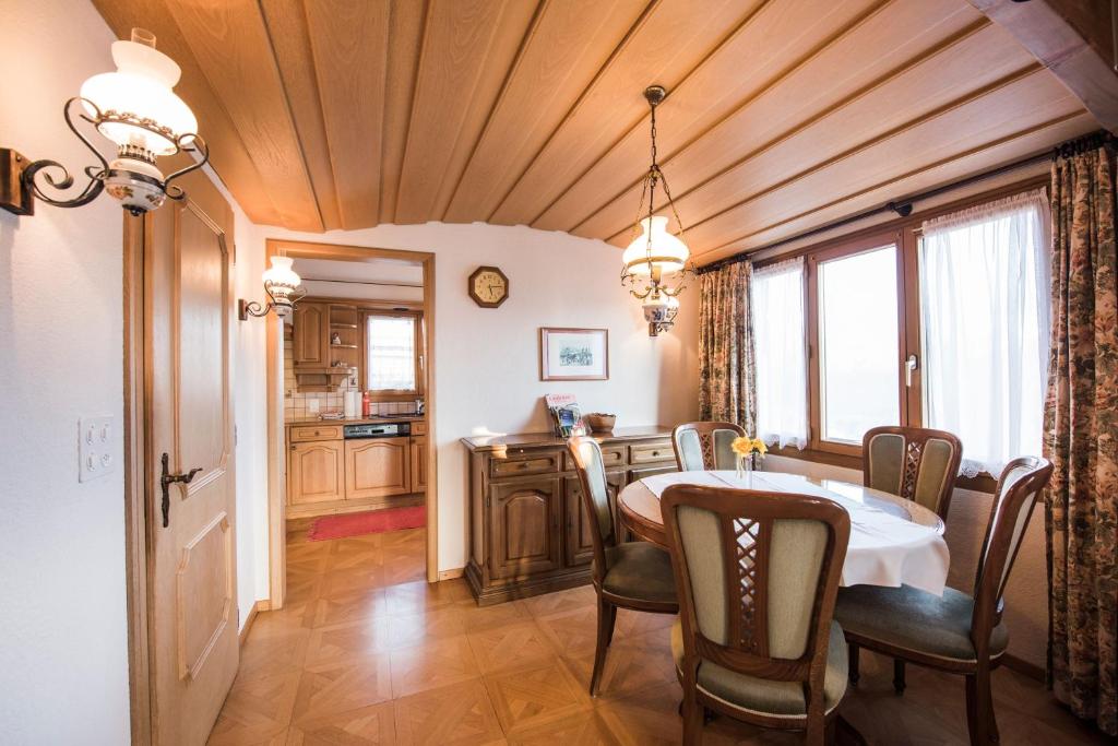 Foto de la galeria de Chalet Fernblick a Beatenberg