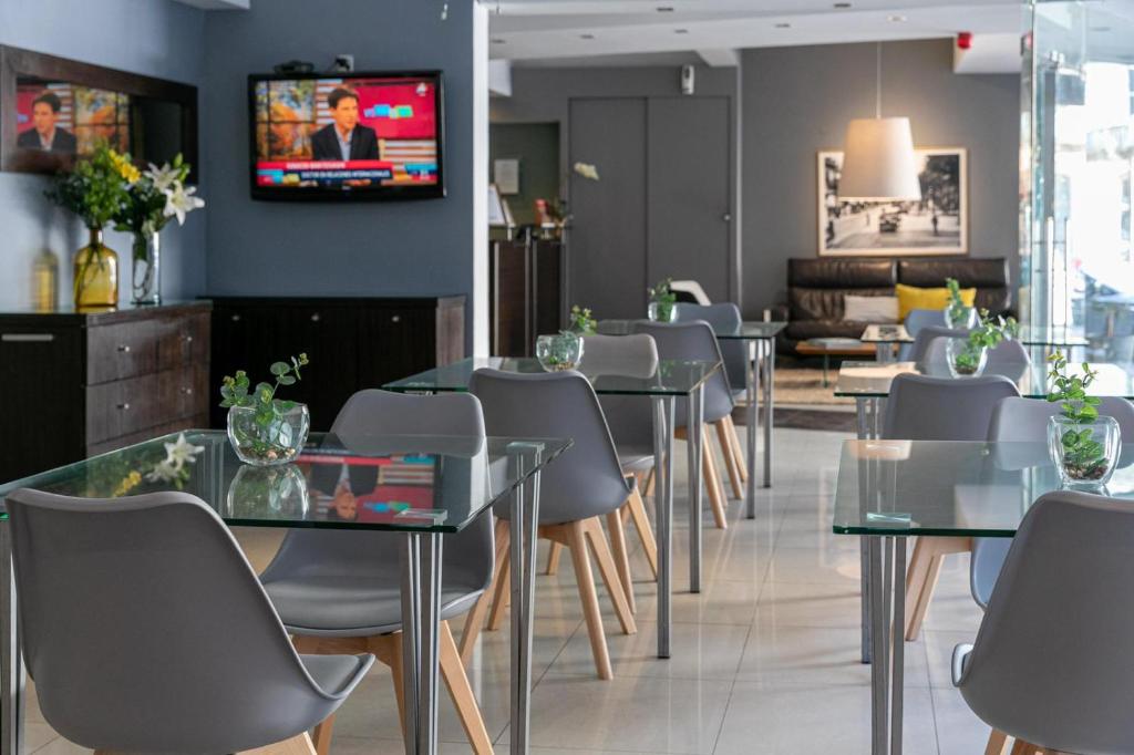TV a/nebo společenská místnost v ubytování Urbano Hotel