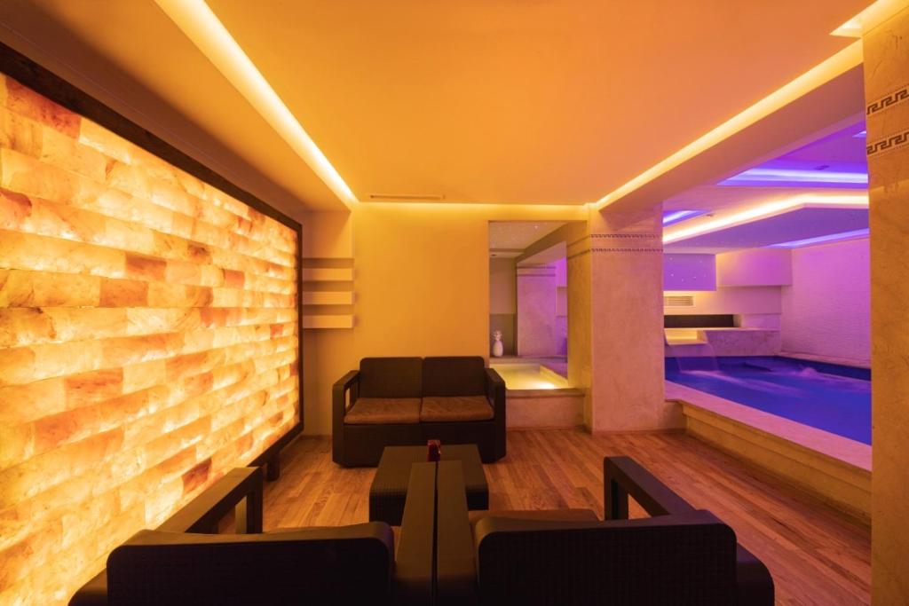 Bazén v ubytování Appart-hotel Marrakech Inn nebo v jeho okolí