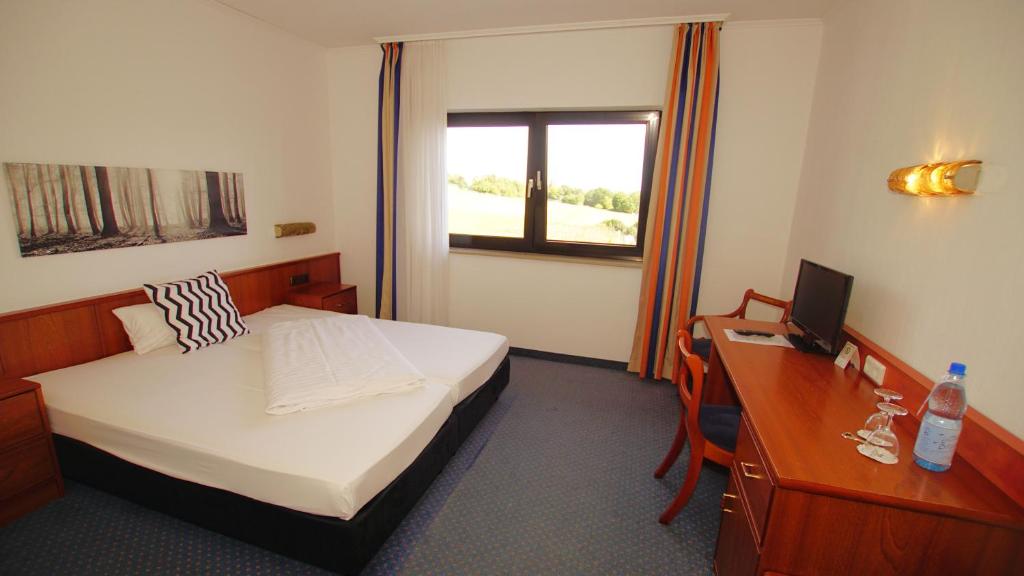 Postel nebo postele na pokoji v ubytování gut-Hotel Tannenhof