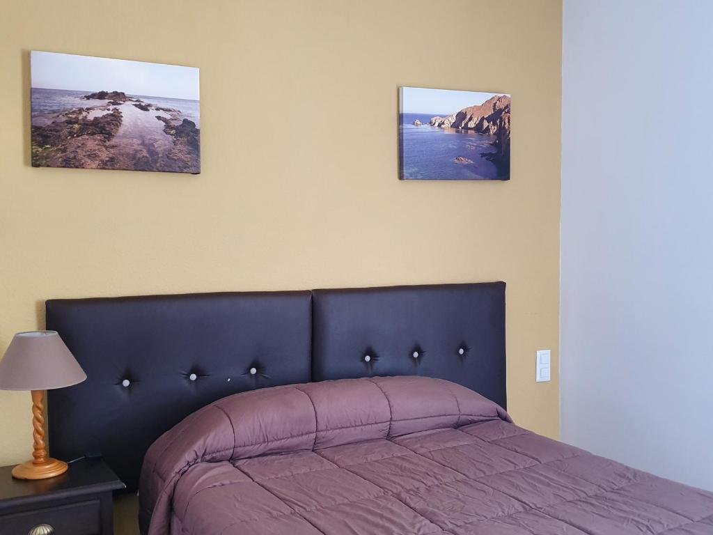 Łóżko lub łóżka w pokoju w obiekcie Hostal Rural Alba