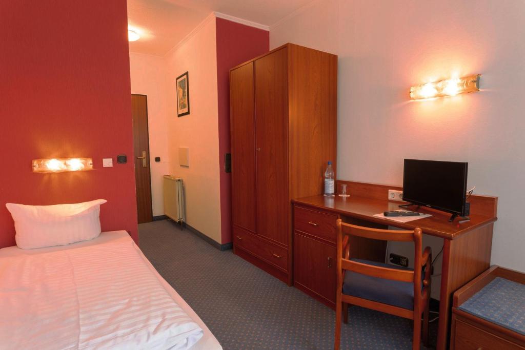 Postel nebo postele na pokoji v ubytování gut-Hotel Tannenhof