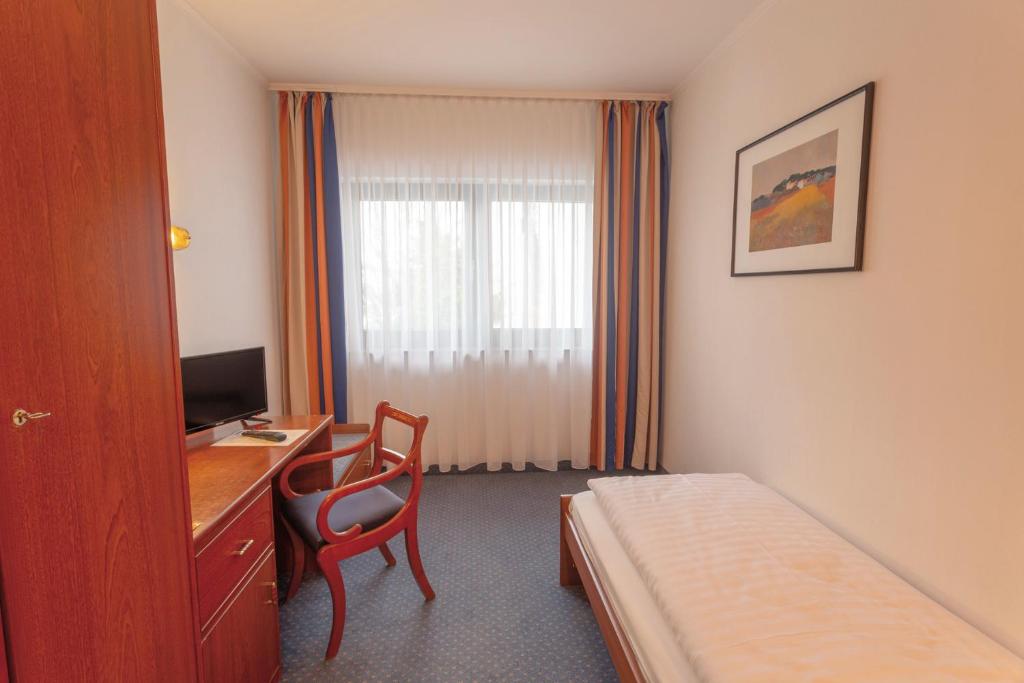 Postel nebo postele na pokoji v ubytování gut-Hotel Tannenhof