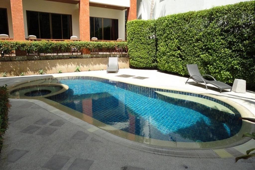 Bazén v ubytování Sun Hill Hotel Patong nebo v jeho okolí