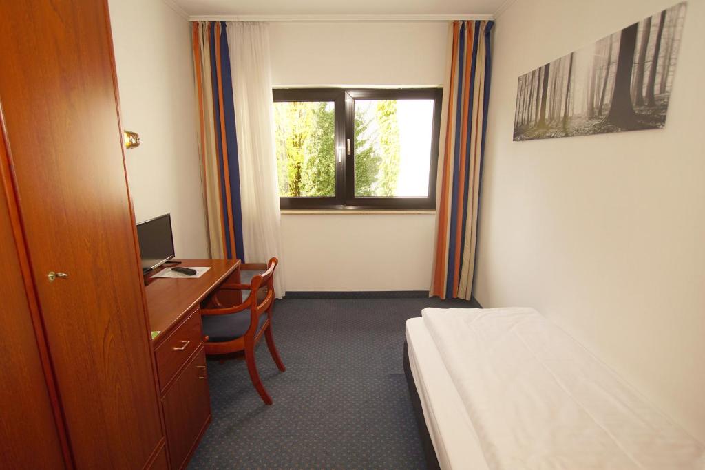 Postel nebo postele na pokoji v ubytování gut-Hotel Tannenhof