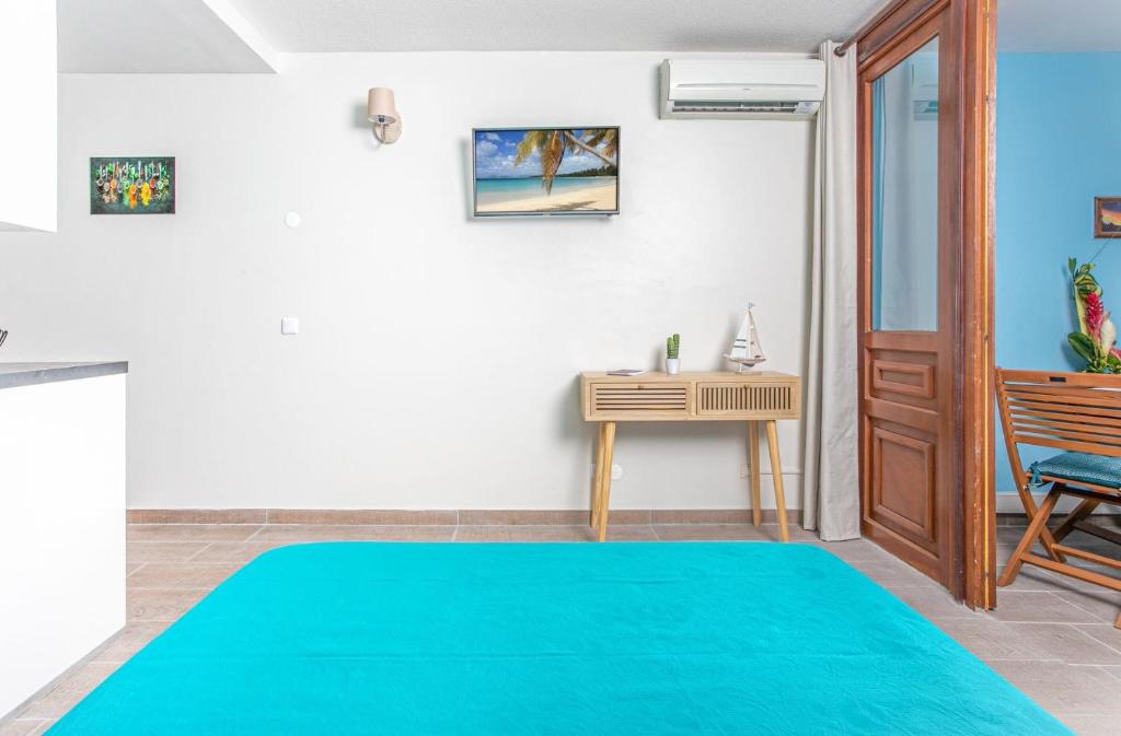 Fotografie z fotogalerie ubytování Studio Corail 5 min à pied de la plage - 1BR Studio 5min walk from nice beach v destinaci Sainte-Anne