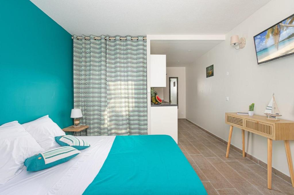 Postel nebo postele na pokoji v ubytování Studio Corail 5 min à pied de la plage - 1BR Studio 5min walk from nice beach