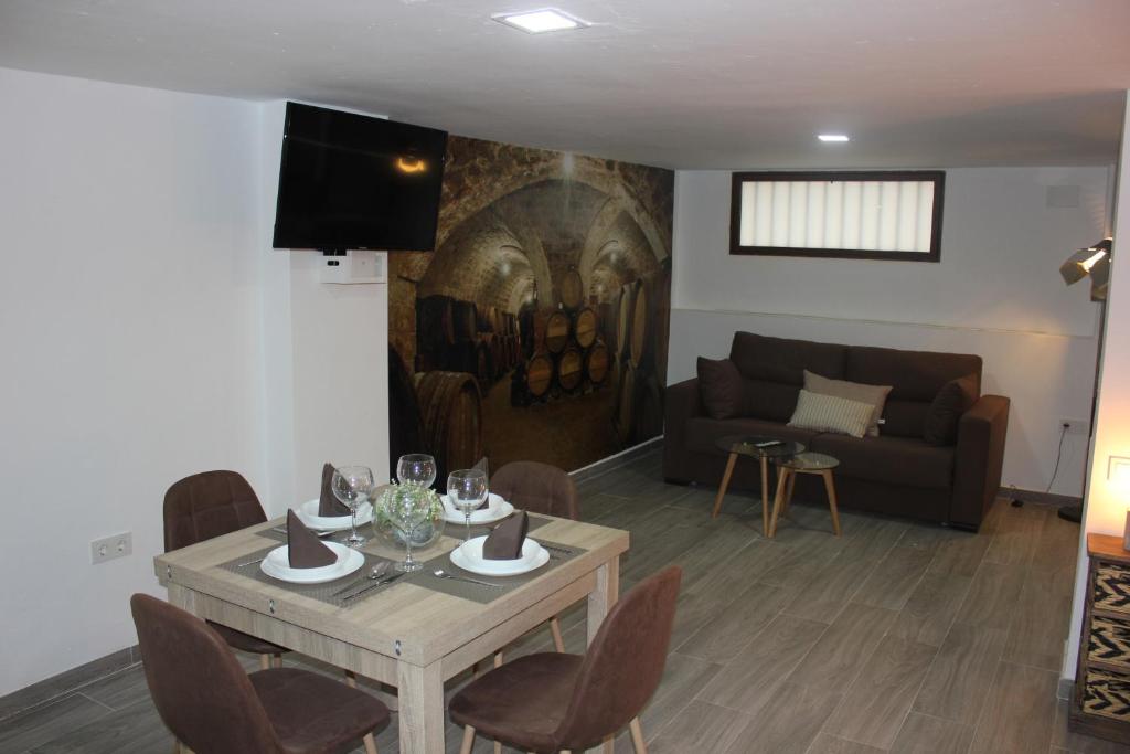A television and/or entertainment centre at Loft Turístico en casco histórico, Wifi y TV satélite gratis