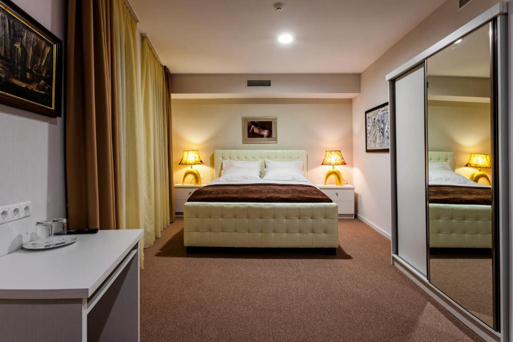Postel nebo postele na pokoji v ubytování Hotel ZP Palace