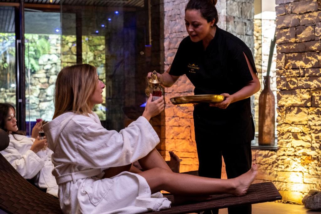 a man pouring a woman a glass of wine at Gran Paradiso Hotel Spa in San Giovanni Rotondo