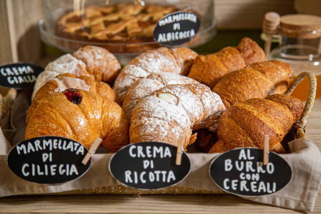 a bunch of different types of bread and pastries at il Palchetto B&B di Charme e Design in Palermo