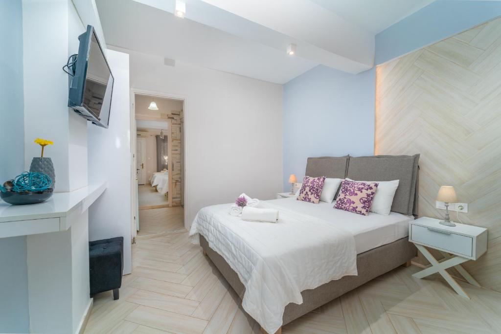 Postel nebo postele na pokoji v ubytování Flisvos Seaside Apartments